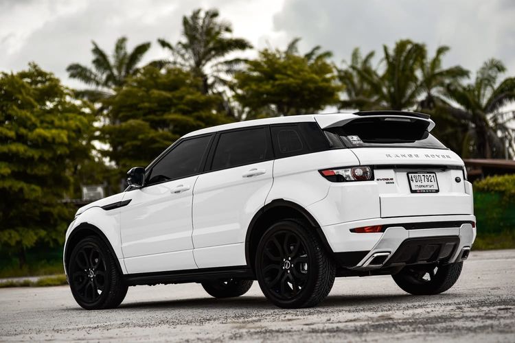 Land Rover Range Rover 2012 2.2 Evoque Sd4 4WD Utility-car ดีเซล ไม่ติดแก๊ส เกียร์อัตโนมัติ ขาว รูปที่ 4