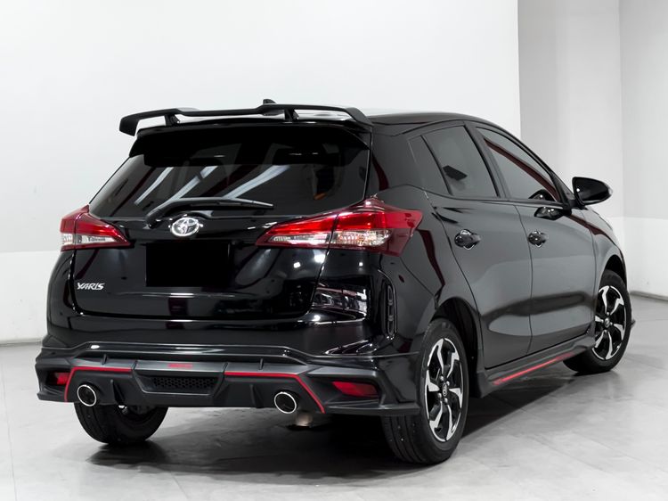 Toyota Yaris 2023 1.2 Premium Sedan เบนซิน เกียร์อัตโนมัติ ดำ รูปที่ 4
