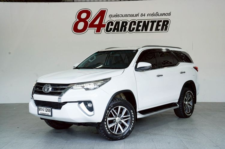 รถ Toyota Fortuner 2.4 V สี ขาว