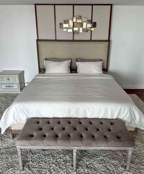 เตียงแบรนด์นำเข้า  6 ฟุต สภาพใหม่สวย 