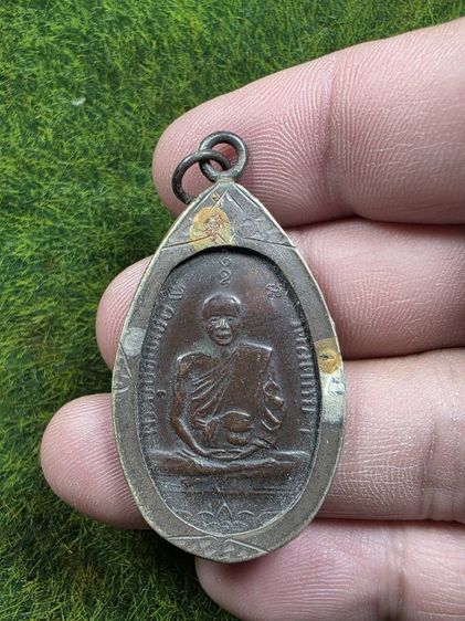 พระเกียรติหลวงปู่อี๋เลี่ยมกรอบเงินเก่า