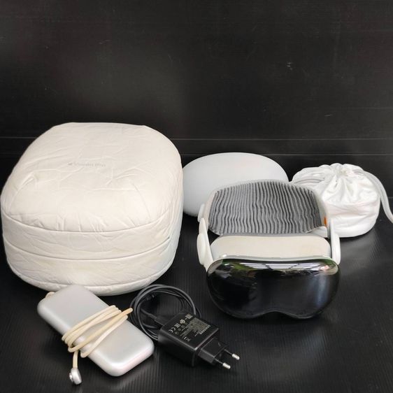 Apple Vision Pro 256GB เครื่องศูนย์ US อุปกรณ์ครบ สภาพใช้งาน