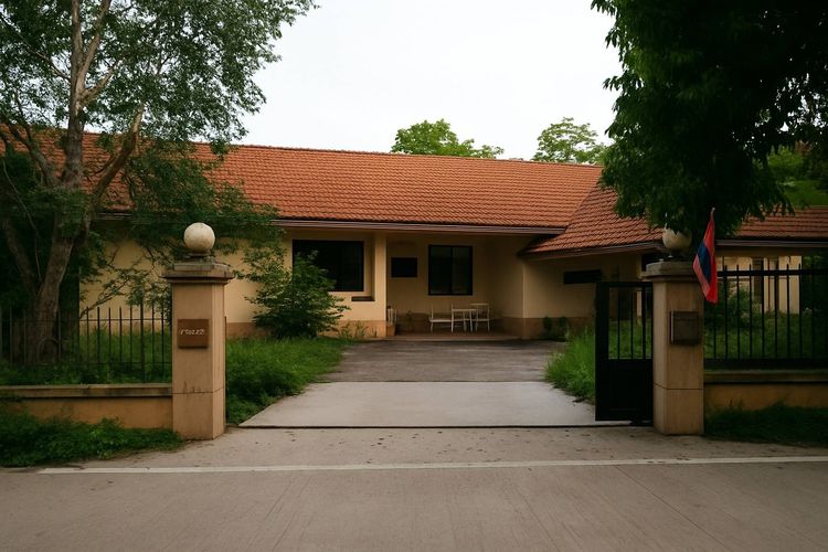 ขายบ้านเดี่ยวชั้นเดียวพร้อมที่ดินบนพื้นที่ 1,100 ตรว. พื้นที่ใช้สอย 300 ตรม. มี 2 โฉนด ตำบลห้วยทราย แม่ริม เชียงใหม่