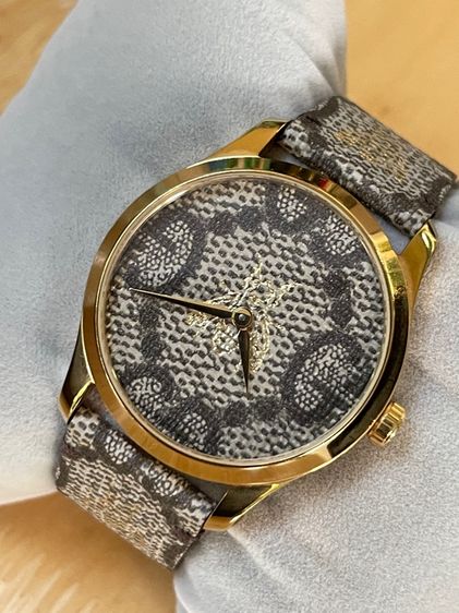 GUCCI G Timeless Bee GG Supreme Cavas Red Dial Unisex Watch 38 mm YA1264068A รูปที่ 4