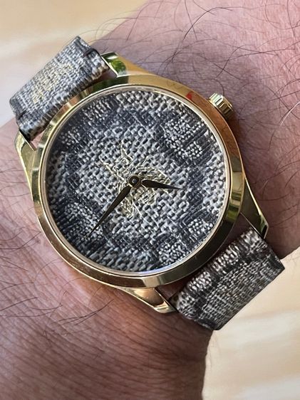 GUCCI G Timeless Bee GG Supreme Cavas Red Dial Unisex Watch 38 mm YA1264068A รูปที่ 18