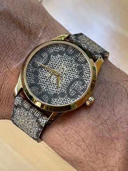 GUCCI G Timeless Bee GG Supreme Cavas Red Dial Unisex Watch 38 mm YA1264068A รูปที่ 14