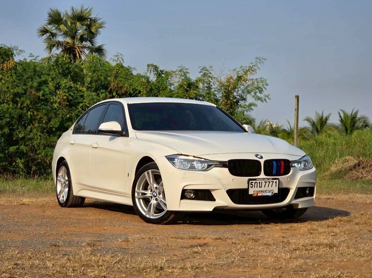 BMW Series 3 2018 330e Sedan ปลั๊กอินไฮบริด (PHEV) ไม่ติดแก๊ส เกียร์อัตโนมัติ ขาว รูปที่ 3