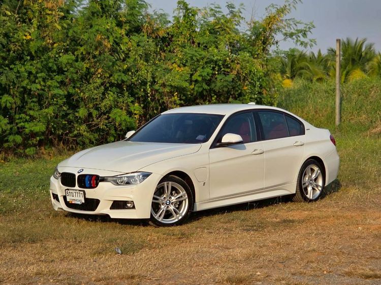 รถ BMW Series 3 330e สี ขาว