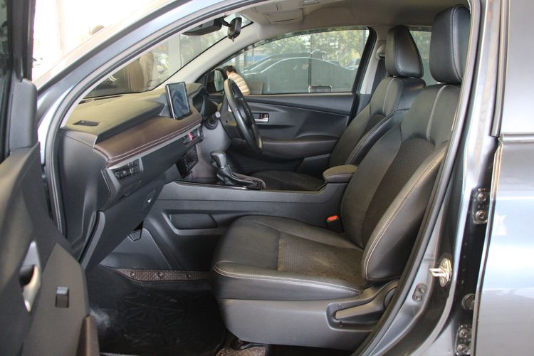 Toyota Yaris ATIV 2023 1.2 Smart Sedan เบนซิน ไม่ติดแก๊ส เกียร์อัตโนมัติ เทา รูปที่ 4