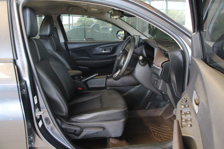 Toyota Yaris ATIV 2023 1.2 Smart Sedan เบนซิน ไม่ติดแก๊ส เกียร์อัตโนมัติ เทา รูปที่ 3