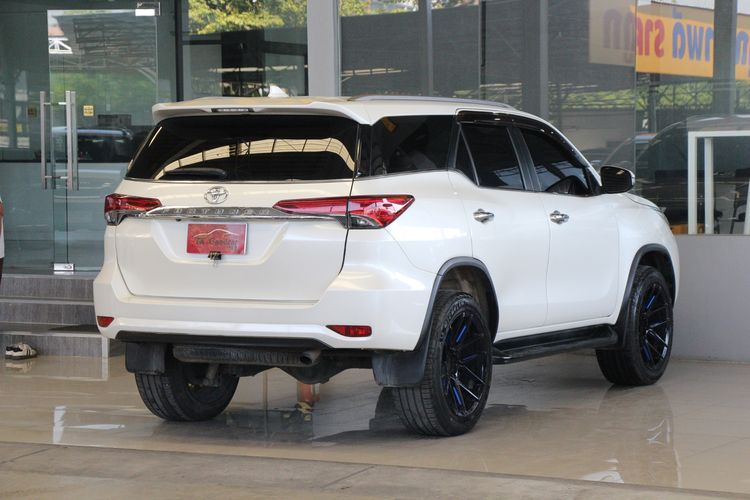 Toyota Fortuner 2017 2.4 V Utility-car ดีเซล ไม่ติดแก๊ส เกียร์อัตโนมัติ ขาว รูปที่ 2
