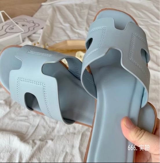 รองเท้าหนังPVC รองเท้าแฟชั่นเกาหลี เบอร์ 40 (ยาว 25 ซม) มือหนึ่ง มีสีเหลืองและสีฟ้า รูปที่ 4