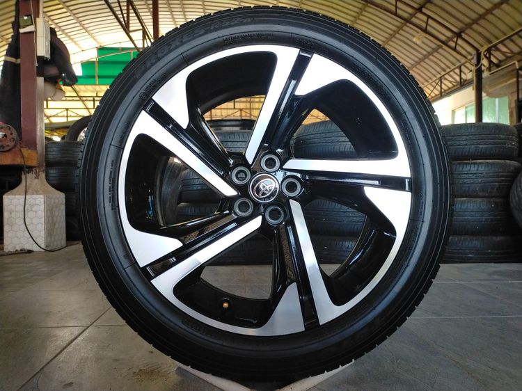 แม็กโตโยต้า ขอบ18 ป้ายแดงสีเดิม พร้อมยางโตโย 215 50 18 ปี23 ใส่ยาริสครอส