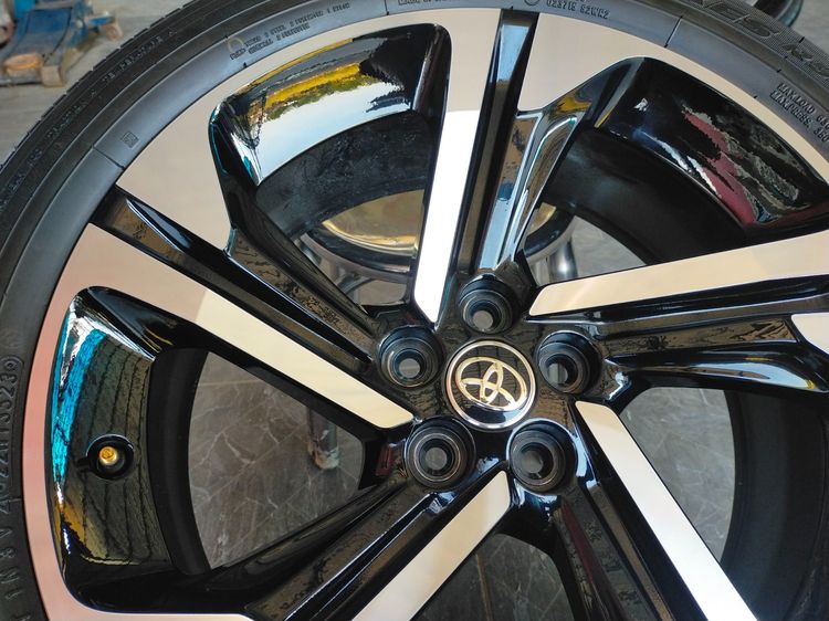 แม็กโตโยต้า ขอบ18 ป้ายแดงสีเดิม พร้อมยางโตโย 215 50 18 ปี23 ใส่ยาริสครอส รูปที่ 6