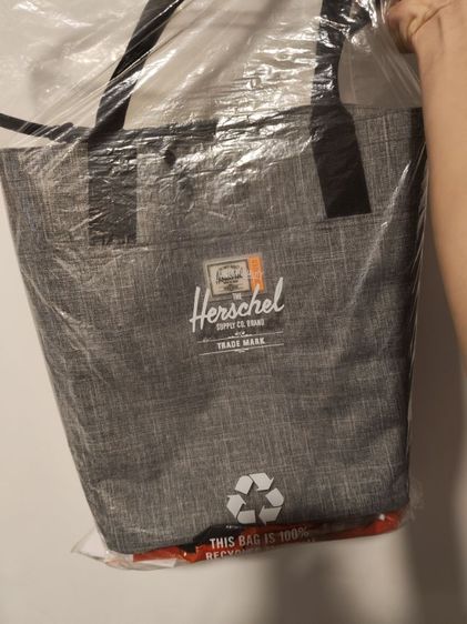 ไม่ระบุ อื่นๆ ผ้า กระเป๋าข้าง (ย่าม) Herschel สีเทา Alexander Zip tote สภาพดี ใช้น้อย