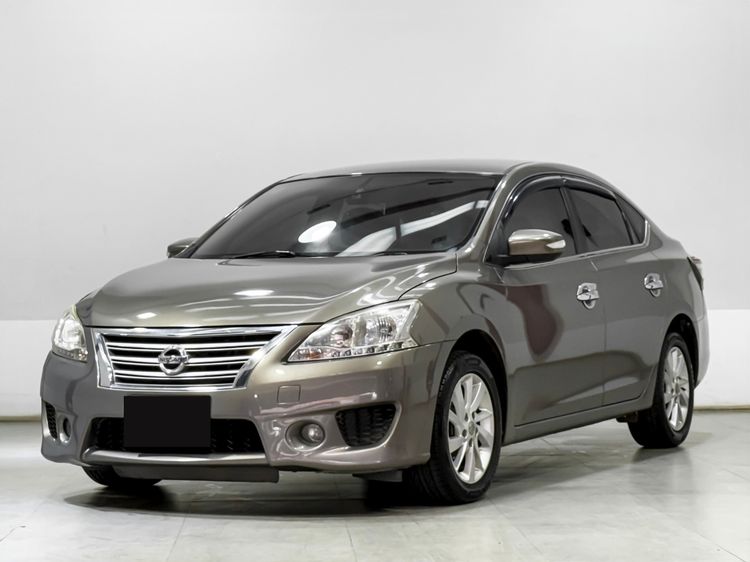 รถ Nissan Sylphy 1.6 V สี น้ำตาล