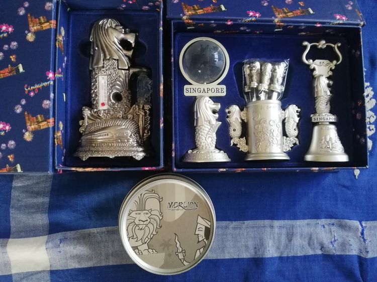 อื่นๆ ของที่ระลึกสัญญลักษณ์สิงคโปร์ 5 รายการ ขายยกกล่อง ของใหม่่ สแตนเลส