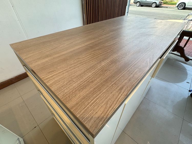 ตู้ไอซ์แลนด์ 2 บานเปิด 2 ลิ้นชัก โครงไม้ MDF ท็อปสีบีชลายไม้ โครงสีขาว  รูปที่ 8