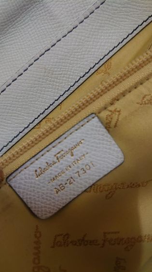 Ferragamo Shoulder Bag รูปที่ 15