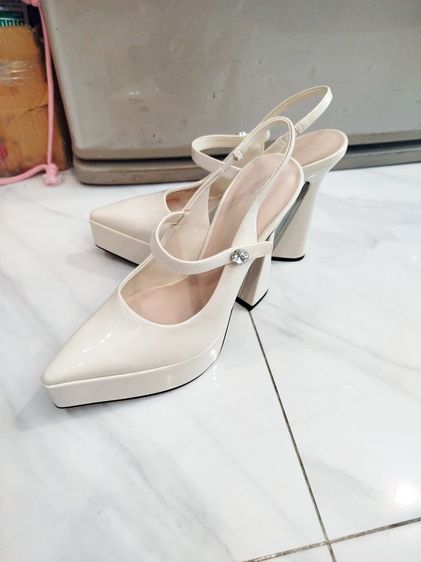 รองเท้าส้นสูงเหมือนใหม่ รูปที่ 4