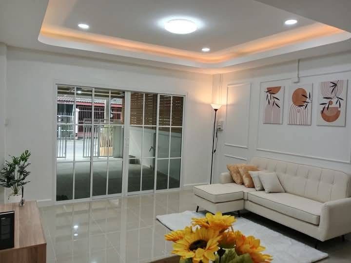 ขายบ้าน 2 ชั้น รีโนเวทใหม่ทั้งหลัง ใจกลางเมือง ถนนเสือป่า ซอย 4 ต.หน้าเมือง ราชบุรี ใกล้โรบินสัน ตลาดศรีเมือง