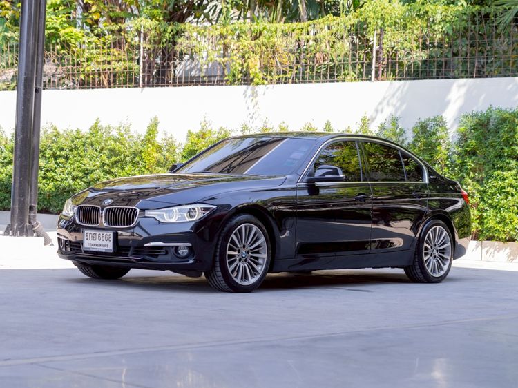 BMW Series 3 2018 330e Sedan ปลั๊กอินไฮบริด (PHEV) ไม่ติดแก๊ส เกียร์อัตโนมัติ ดำ รูปที่ 3