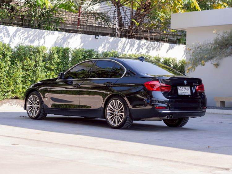 BMW Series 3 2018 330e Sedan ปลั๊กอินไฮบริด (PHEV) ไม่ติดแก๊ส เกียร์อัตโนมัติ ดำ รูปที่ 4