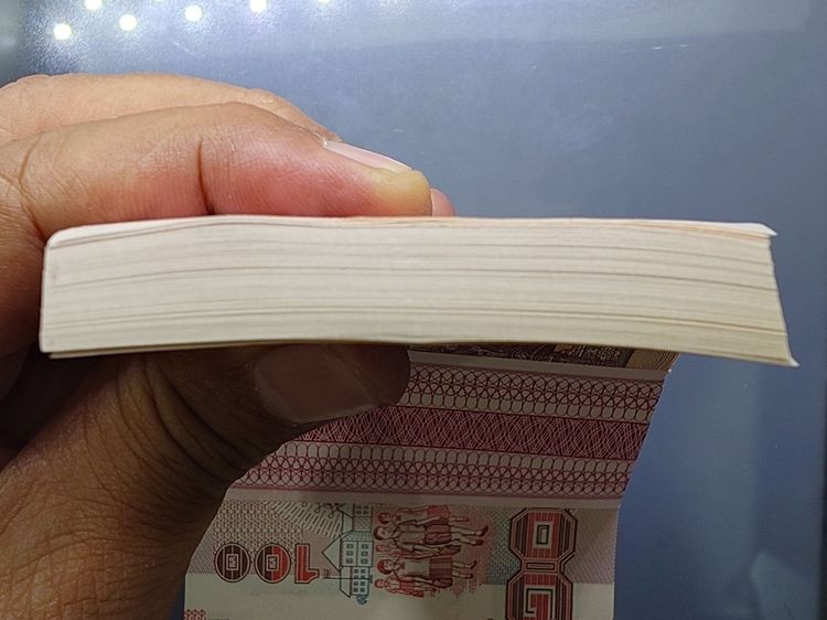 ธนบัตรยกแหนบ 100 ใบ เรียงเลข ธนบัตร 100 บาท แบบ 14 รัชกาลที่9 หลังโรงเรียนเลิก พ.ศ.2537 ไม่ผ่านใช้ สภาพสวย รูปที่ 5