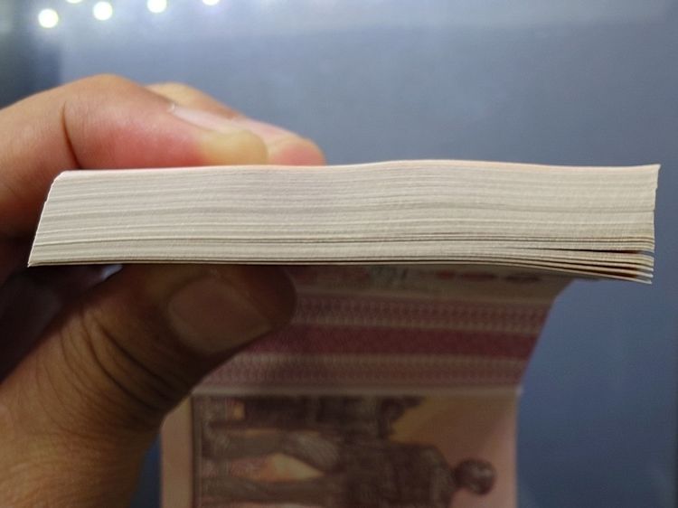 ธนบัตรยกแหนบ 100 ใบ เรียงเลข ธนบัตร 100 บาท แบบ 14 รัชกาลที่9 หลังโรงเรียนเลิก พ.ศ.2537 ไม่ผ่านใช้ สภาพสวย รูปที่ 4