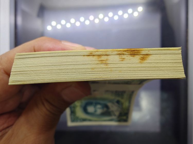 ธนบัตรยกแหนบ 100 ใบ เรียงเลข ธนบัตร 1 บาท แบบ 9 รุ่น 6 ไม่ผ่านใช้ เก่าเก็บ มีติดเหลือง รูปที่ 6