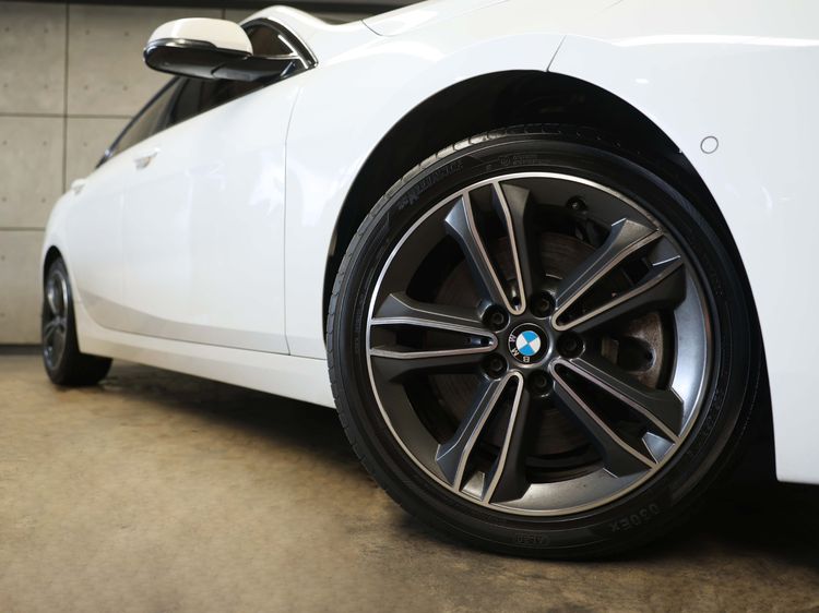 BMW Series 2 2022 220i Sedan เบนซิน ไม่ติดแก๊ส เกียร์อัตโนมัติ ขาว รูปที่ 4