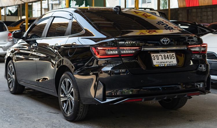 Toyota Yaris ATIV 2023 1.2 Premium Luxury Sedan เบนซิน ไม่ติดแก๊ส เกียร์อัตโนมัติ ดำ รูปที่ 3