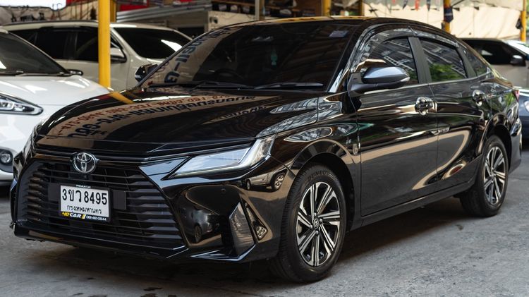 Toyota Yaris ATIV 2023 1.2 Premium Luxury Sedan เบนซิน ไม่ติดแก๊ส เกียร์อัตโนมัติ ดำ รูปที่ 2