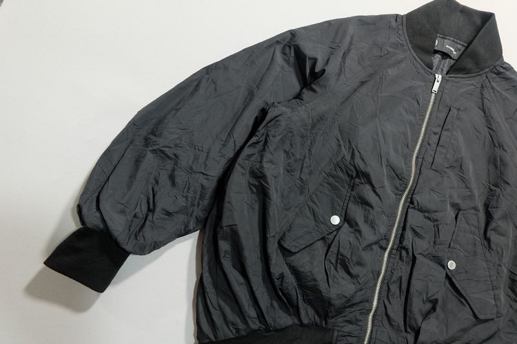 GU x UNDERCOVER MA-1 Bomber Jacket  รูปที่ 5