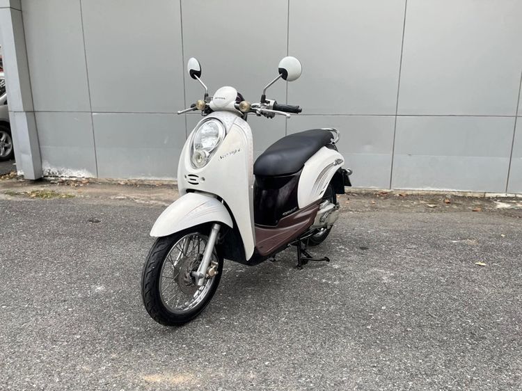 Honda รุ่น scoopy i 110cc ปี 2011 สตาร์ทมือ