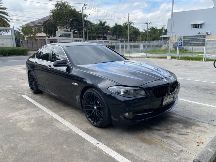 BMW Series 5 2013 520d Sedan ดีเซล เกียร์อัตโนมัติ ดำ รูปที่ 2