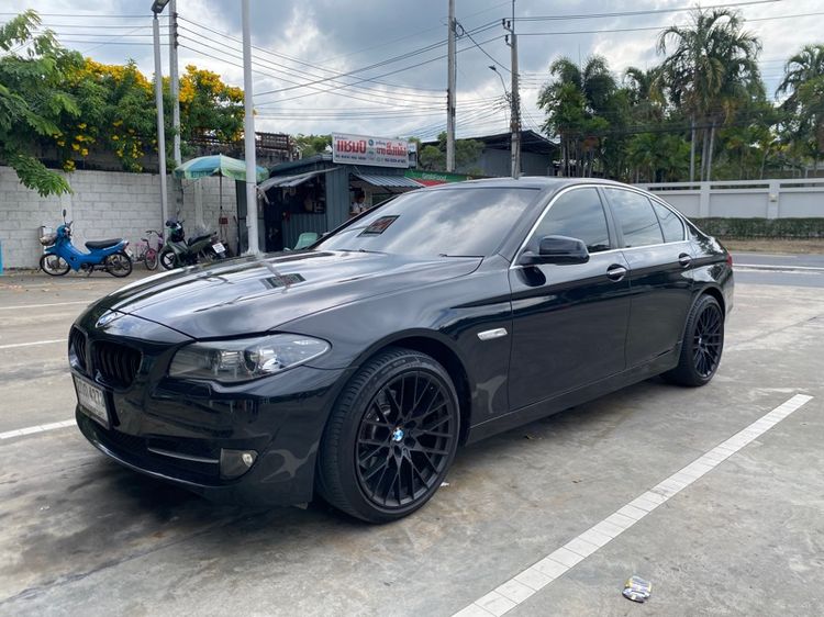 รถ BMW Series 5 520d สี ดำ