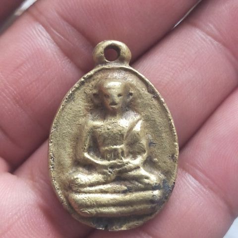 หลวงพ่อไปล่หล่อเก่า