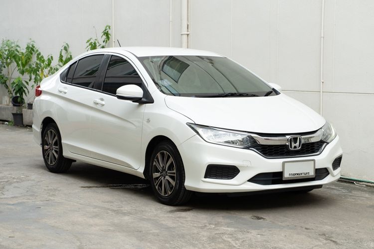 รถ Honda City 1.5 V สี ขาว