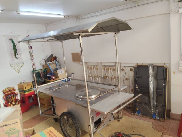 รถเข็นขายก๋วยเตี๋ยวหรือข้าวต้ม