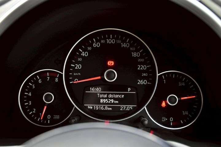 Volkswagen Beetle 2012 1.2 TSi Sedan เบนซิน ไม่ติดแก๊ส เกียร์อัตโนมัติ ดำ รูปที่ 4