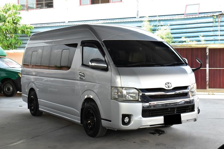 Toyota Commuter 2015 3.0 Van เบนซิน เกียร์อัตโนมัติ บรอนซ์เงิน รูปที่ 2