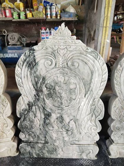 เสมาหินอ่อนแท้ขนาดกว้าง 42 ซมสูง 70 ซมราคาชุดละชุดนึงมีทั้งหมด 8 ใบ