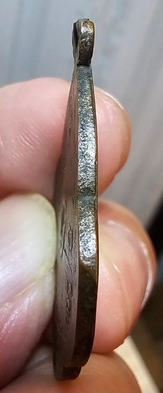 เหรียญดอกจิกพระอาจารย์มั่น-เสาร์ บล๊อกหน้าเเก่หลังสายฝน ปี 2493 รูปที่ 6