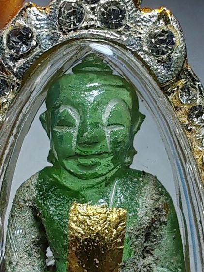 พระแก้วกรุฮอด​  หินจุยเจีย​เนื้อเขียว​พร้อมกรอบอย่างดี ขนาด​ 2.5​ X​ 4.5​ ซ.ม.​  รูปที่ 5