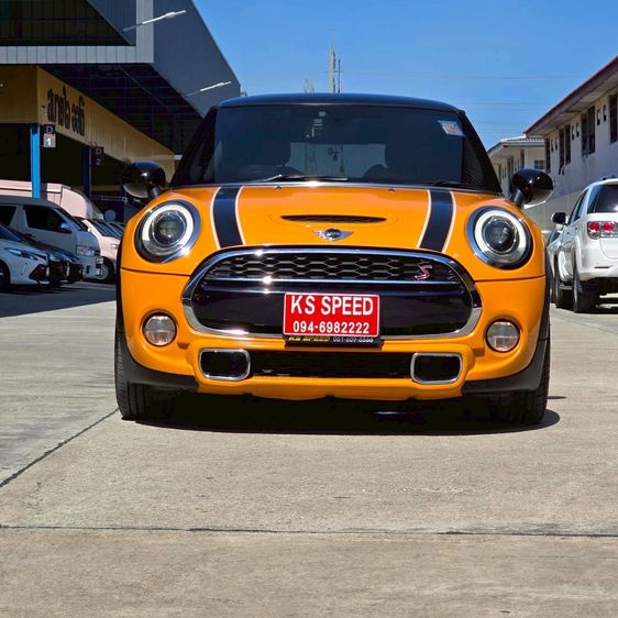 Mini JOHN COOPER WORK 2017 2.0 John Cooper Works Sedan เบนซิน ไม่ติดแก๊ส เกียร์อัตโนมัติ เหลือง รูปที่ 3