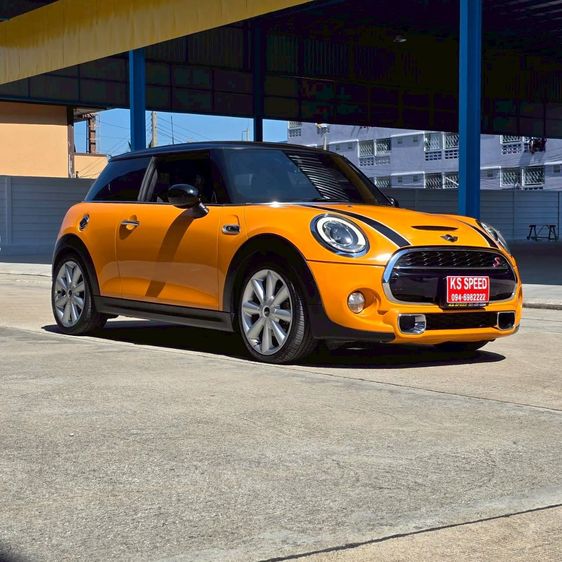 Mini JOHN COOPER WORK 2017 2.0 John Cooper Works Sedan เบนซิน ไม่ติดแก๊ส เกียร์อัตโนมัติ เหลือง รูปที่ 2