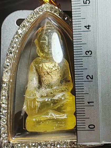 พระแก้วกรุฮอด​ หินจุยเจียเนื้อสีเหลืองบุษราคัมพร้อมกรอบอย่างดี​ ขนาด​ 2​ x​ 5​ ซ.ม. รูปที่ 15
