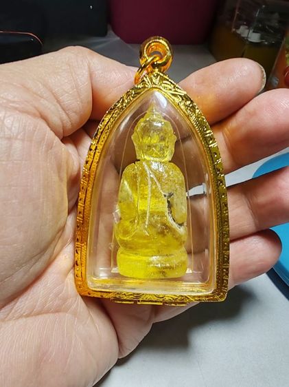 พระแก้วกรุฮอด​ หินจุยเจียเนื้อสีเหลืองบุษราคัมพร้อมกรอบอย่างดี​ ขนาด​ 2​ x​ 5​ ซ.ม. รูปที่ 2
