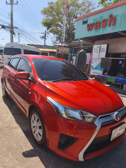 รถ Toyota Yaris 1.2 E สี ส้ม